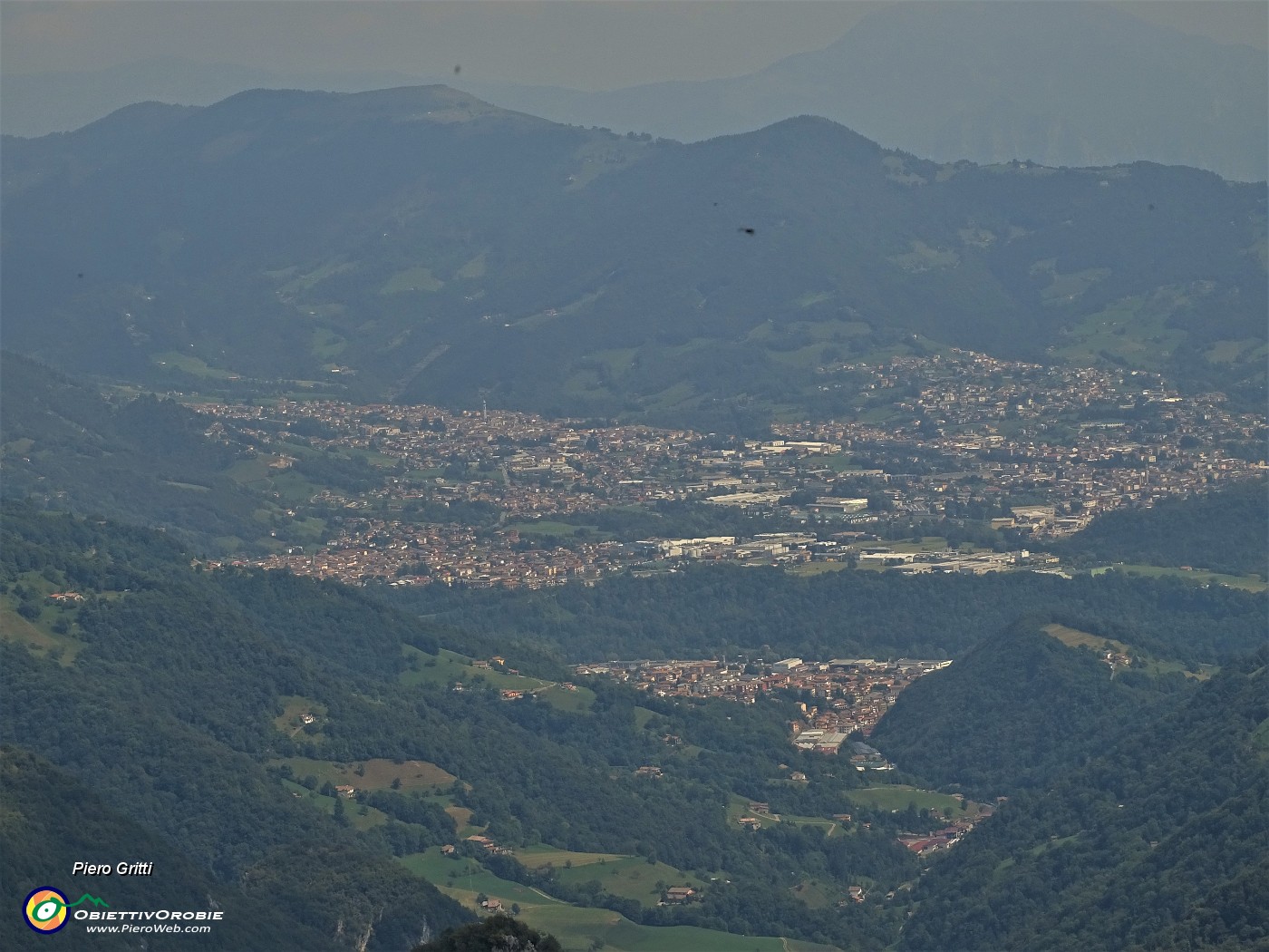 77 Zoom verso la Val Gandino.JPG